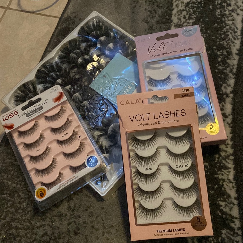 Kiss and Cala Minks/Lashes